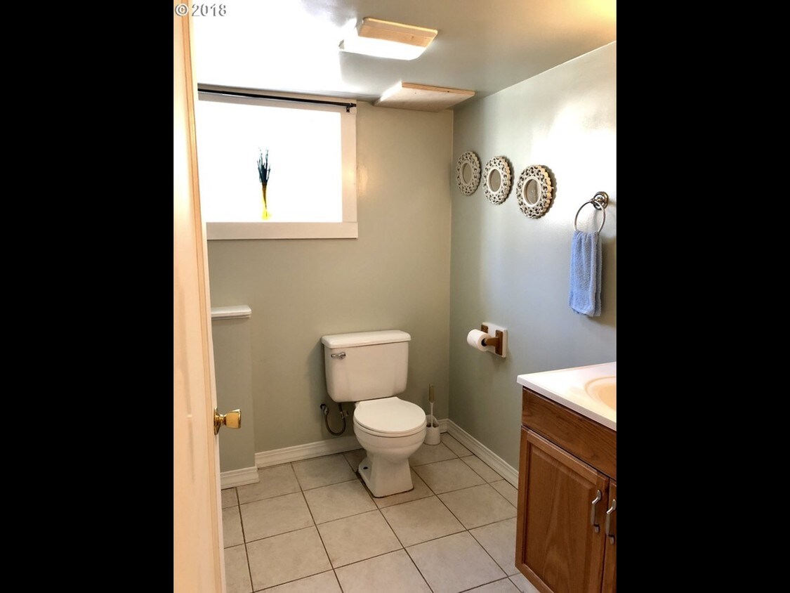 Primary Photo - 1602 M Ave