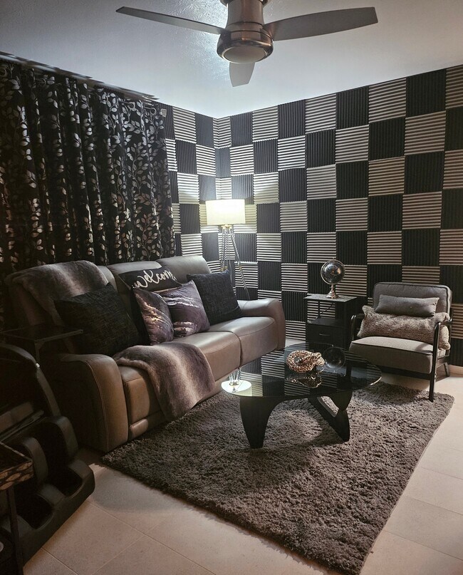 Foto del edificio - 6005 Fox Ct