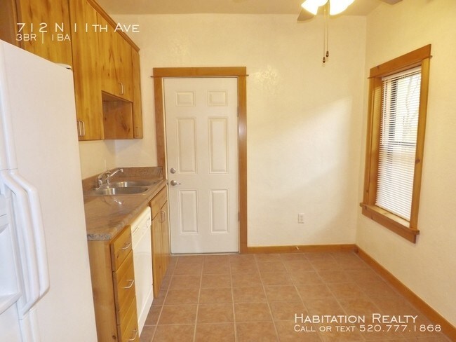 Building Photo - Beautiful 3 Bedroom in Historic Dunbar-Spring