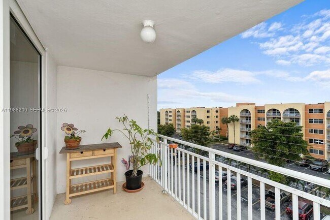 Building Photo - 6960 Miami Gardens Dr