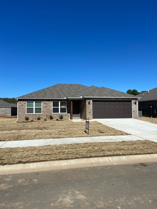 Foto del edificio - *AVAILABLE NOW! No Hidden Fees!* Three Bedroom | Two Bath Home in Conrad Court