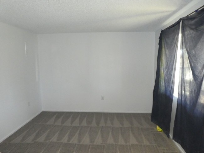 Foto del edificio - 330 W Juniper Ave