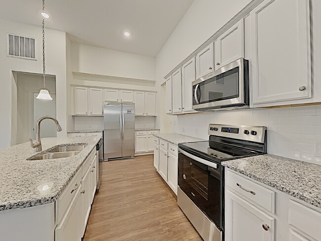 Foto del edificio - 6177 Rosemore Ln