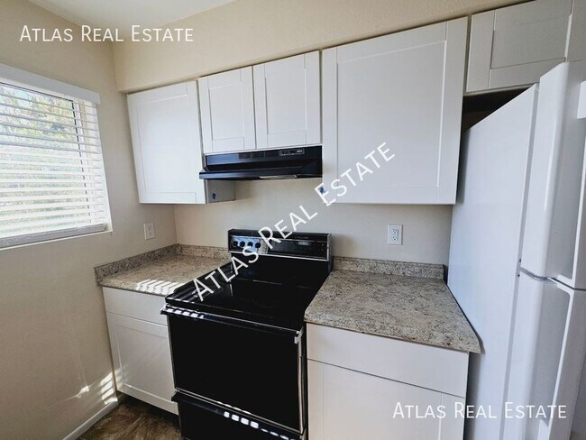 Building Photo - ONE MONTH FREE!! Great 2 bedroom NOW Avail...