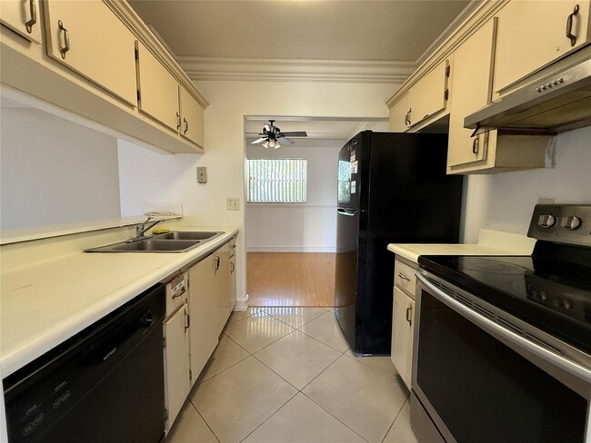 Building Photo - 10762 La Placida Dr