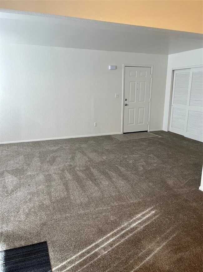 Foto del edificio - 204 Pine Hollow Way