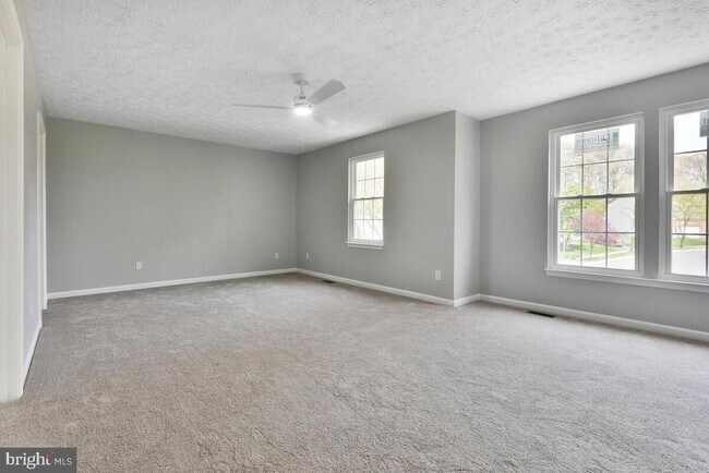 Foto del edificio - 7802 Shallowbrook Ct