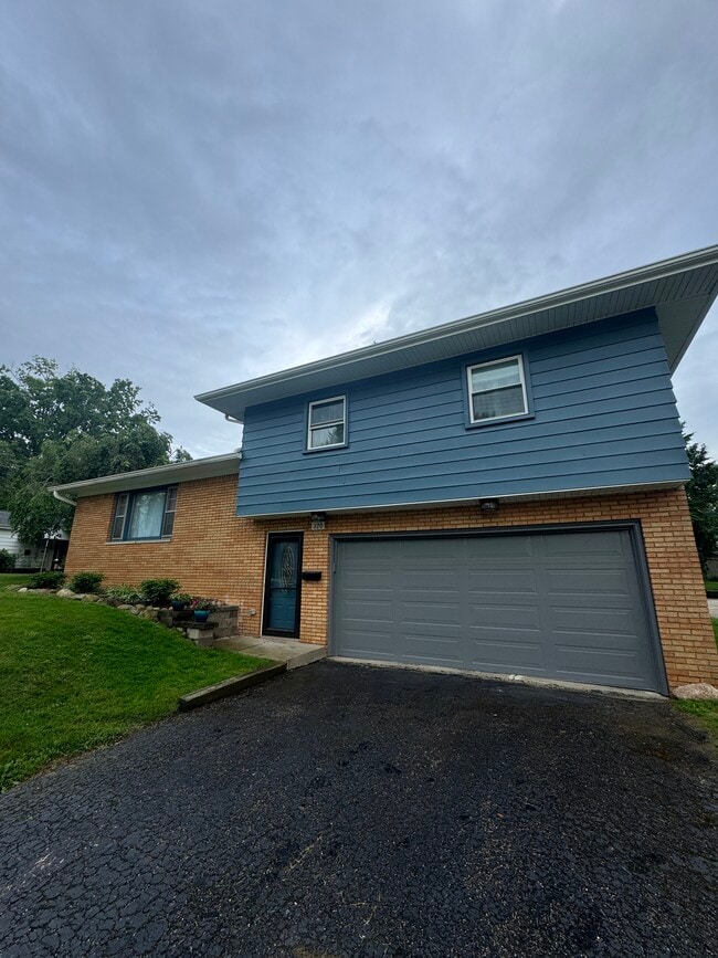 Building Photo - 320 Bowman Dr