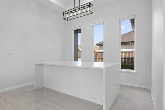 Building Photo - 7401 Hana Dr