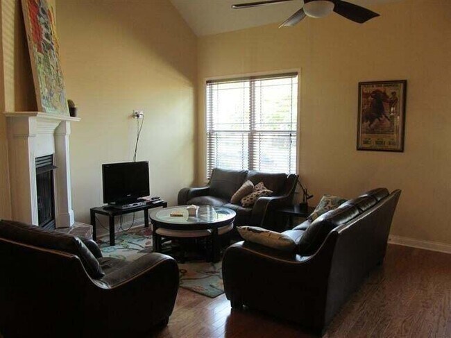 Foto del edificio - 382 Preston Ave