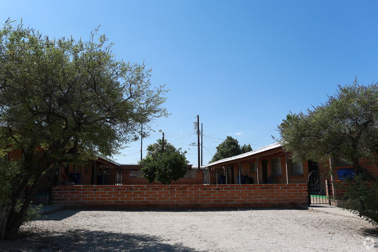 Foto del edificio - PJ's Craycroft Apartments