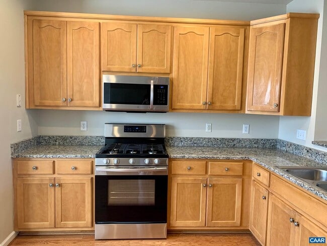 Building Photo - 1024 Somer Chase Ct