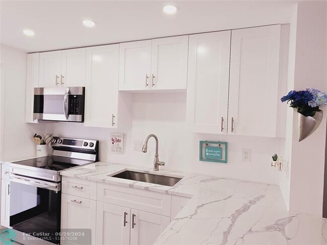 Foto del edificio - 801 N Ocean Blvd