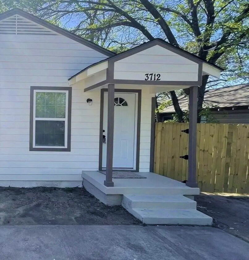 Foto principal - Stunning 1/1 Duplex in Dallas!
