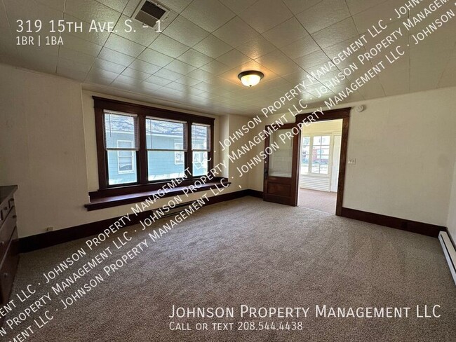 Building Photo - 319 15th Ave S