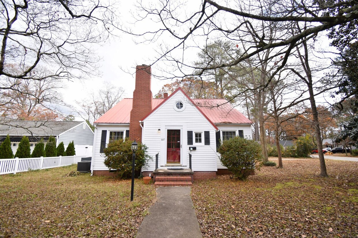 Primary Photo - 3 Bedroom 2 Bathroom- Small Pets