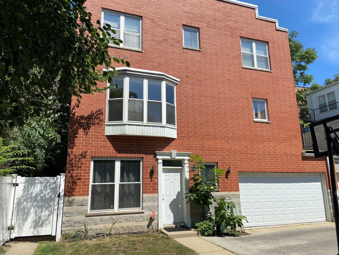 Primary Photo - 5052 S Evans Ave