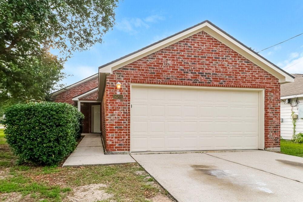 Primary Photo - 16201 N View Ct