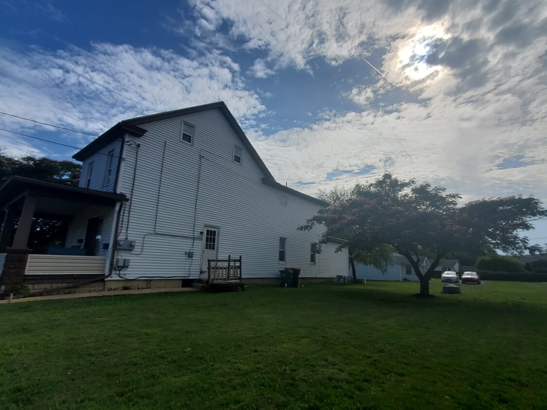 yard - 186 N 7th St