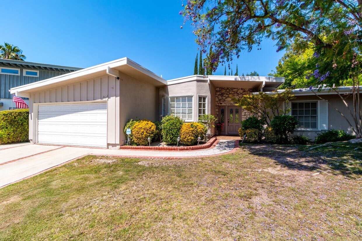 23771 Clarendon St, Woodland Hills, CA 91367 House Rental in Woodland