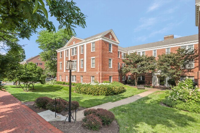 Foto del edificio - 906 S Washington St