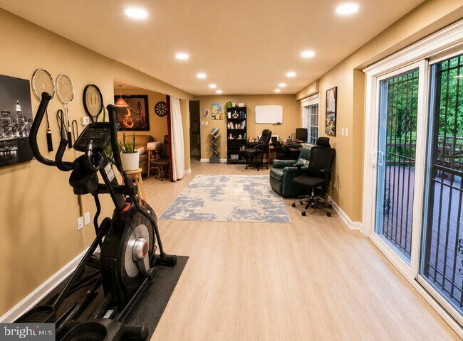 Foto del edificio - 6808 Darby Ln