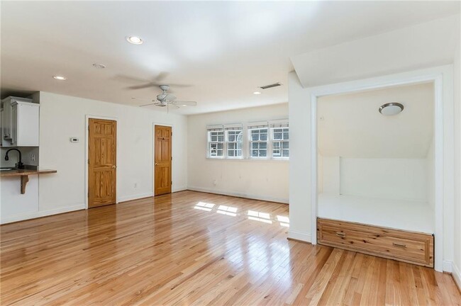 Foto del edificio - 3611 Cloudland Dr NW