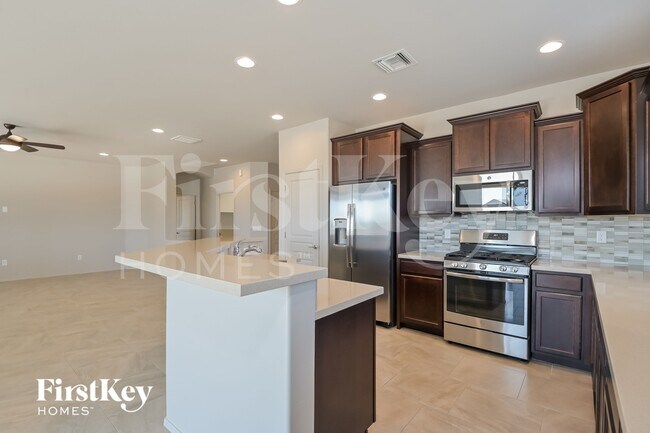 Building Photo - 9662 S Via Bandera