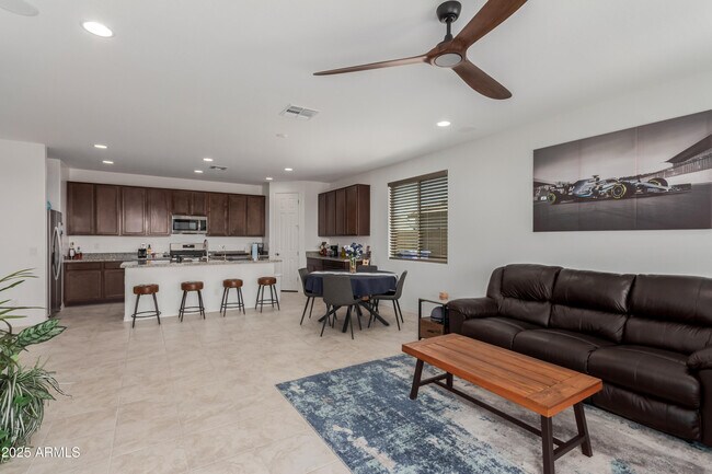 Building Photo - 14269 W El Cortez Pl