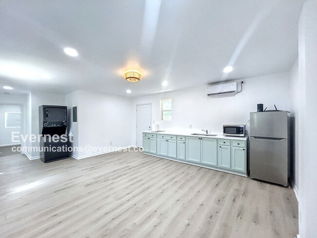 Foto del edificio - 1404 Rivas St