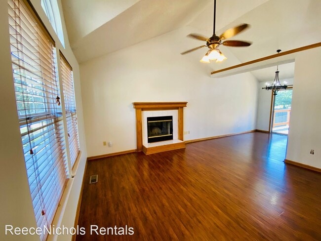 Building Photo - 3 br, 2 bath House - 2513 SE Winchester Drive