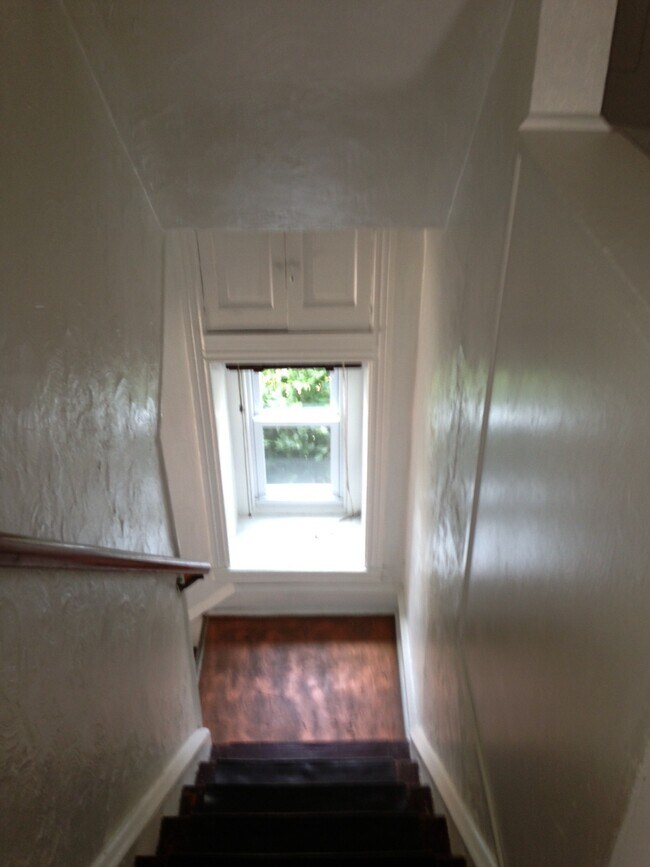 Entrance Hall - 2763 Mount Carmel Ave