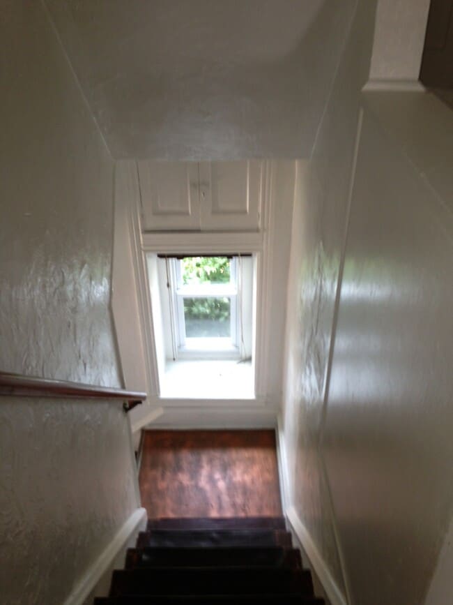 Entrance Hall - 2763 Mount Carmel Ave