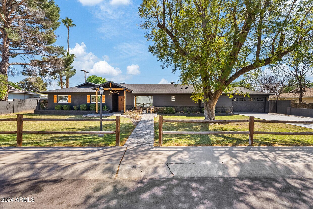 Foto principal - 5217 E Weldon Ave