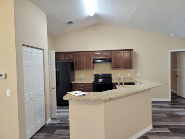 Building Photo - 45 Redwood Run