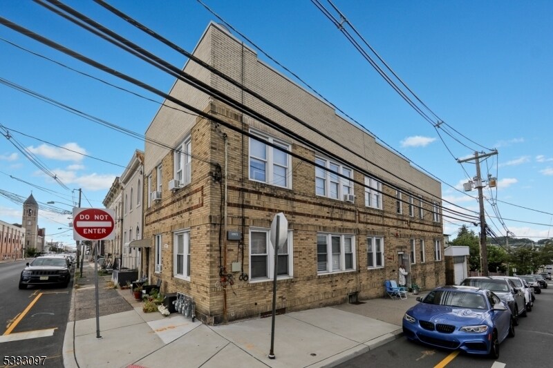 Foto principal - 217 MacArthur Ave