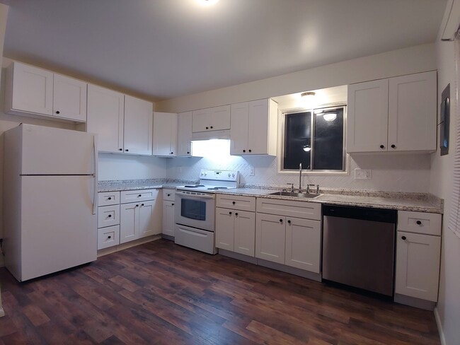 Building Photo - 351 W 200 S