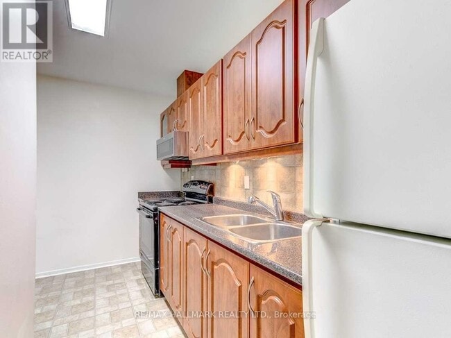Building Photo - 100-1100 Mornelle Ct