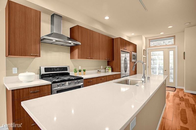 Primary Photo - 3 br, 2.5 bath Townhome - 4267 213TH PL SE