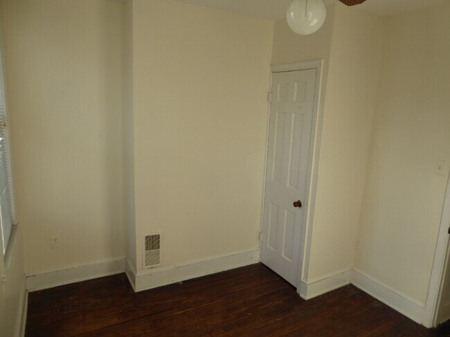 Foto del edificio - 1226 G St SE