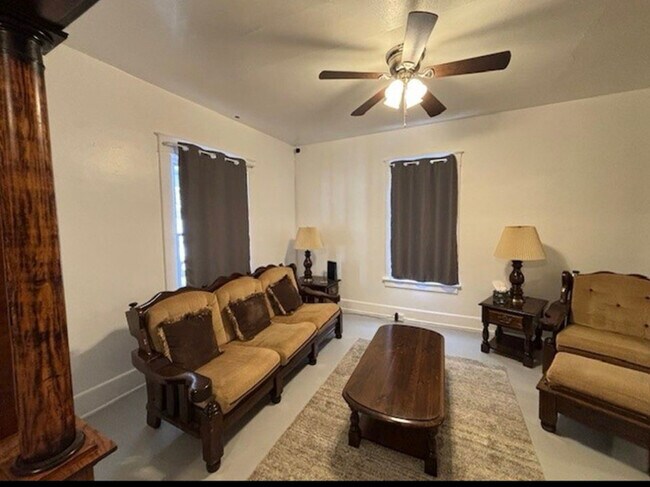 Building Photo - 2344 Elm St