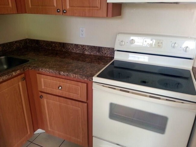 Building Photo - 412 Lakeside Dr