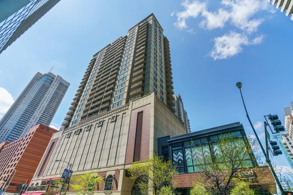 Foto principal - 630 N State St