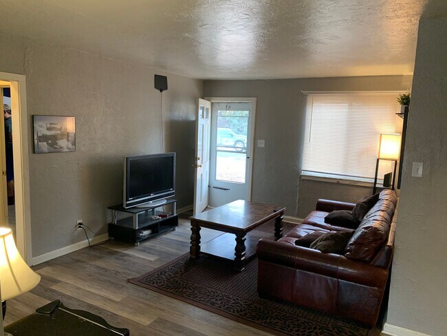Foto del edificio - AVAILABLE NOW - 3 bedroom standalone home
