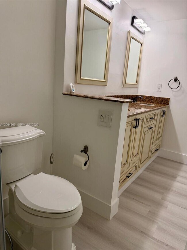 Foto del edificio - 3725 S Ocean Dr