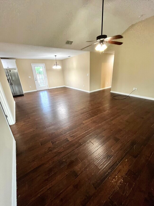 Foto del edificio - 803 Riley Creek Rd