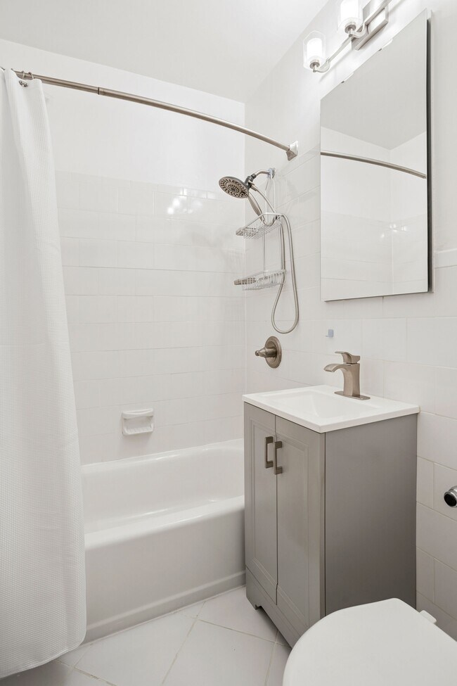 Foto del edificio - 330 E 83rd St