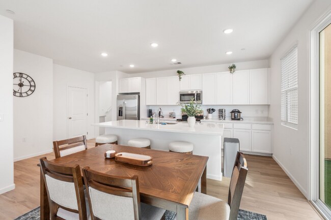 Foto del edificio - 8304 Eleodoro Wy