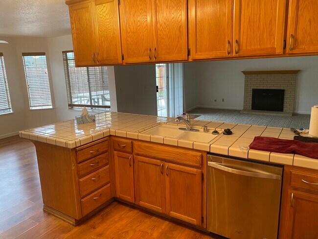 Building Photo - 1455 Busca Dr