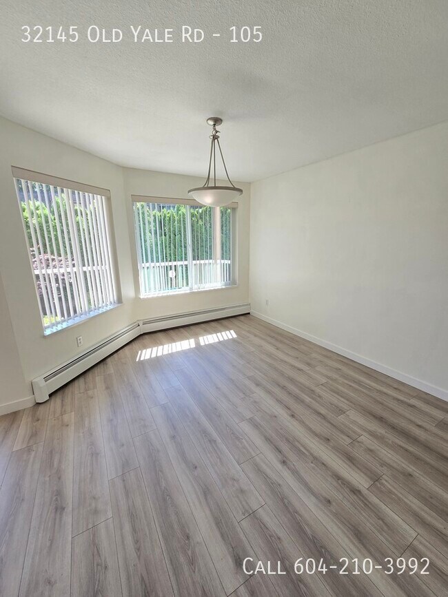 Building Photo - Newly Updated 55+ Unit in Central Abbotsford